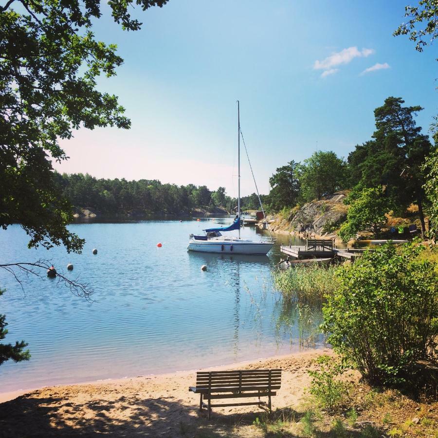 Archipelago-House With Pool, Boat And Bikes Villa Djurhamn Exterior photo